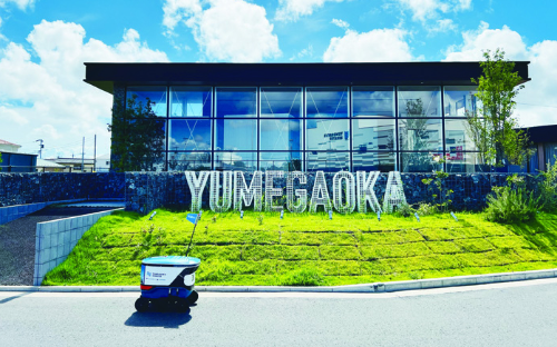 公道の走行にも対応する自動配送ロボット